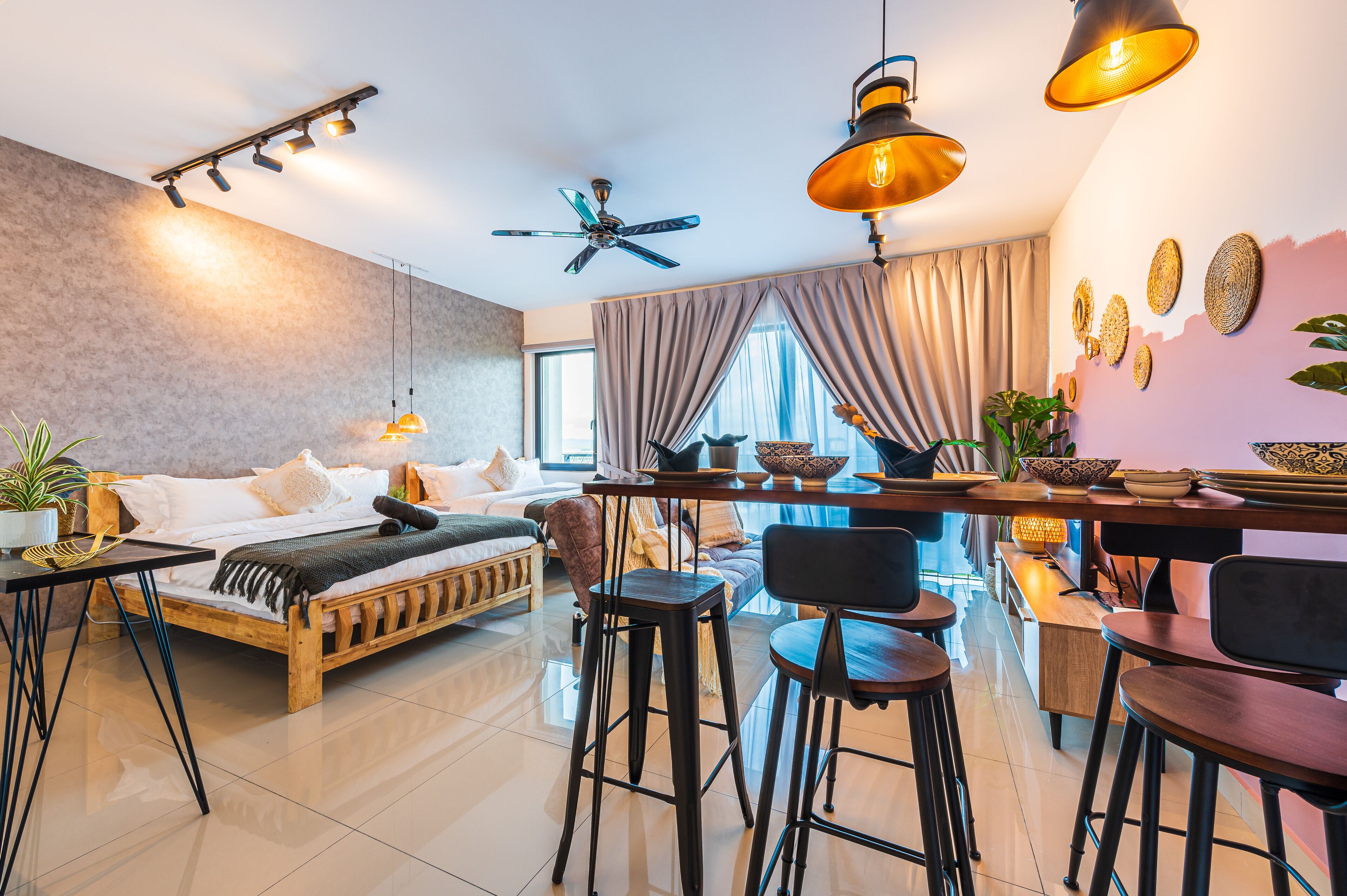 Studio Suite Mewah | Tirai kedap cahaya, setrika/meja setrika, dan Wi-Fi gratis