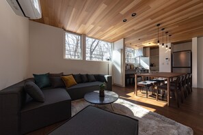 Living area - New Villa with Finnish Sauna and Jacuzzi (Hakuba)