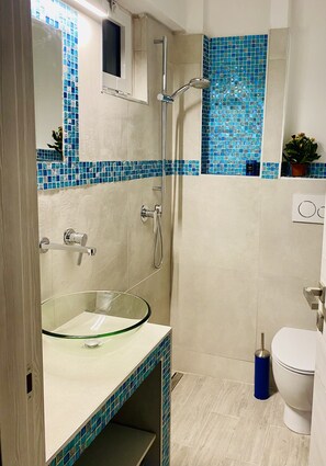 Comfort-Apartment | Badezimmer | Dusche, Regendusche, Haartrockner, Handtücher
