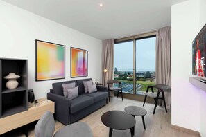 Suite | 客房内保险箱、笔记本电脑工作区、隔音、熨斗/熨衣板