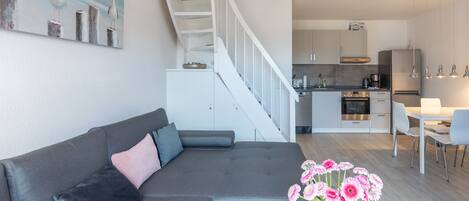 Fernseher, DVD-Player, Stereoanlage