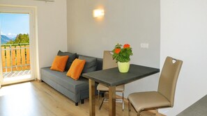 TV, ping pong - Apartment 'Residence Sonnegg  1' with Mountain View, Shared Pool and Wi-Fi (Lana)
