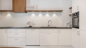 Kühlschrank, Ofen, Herdplatte, Geschirrspüler