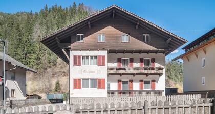 Holiday Apartment "Talhaus - Rita" with Mountain View, Shared Garden & Wi-Fi