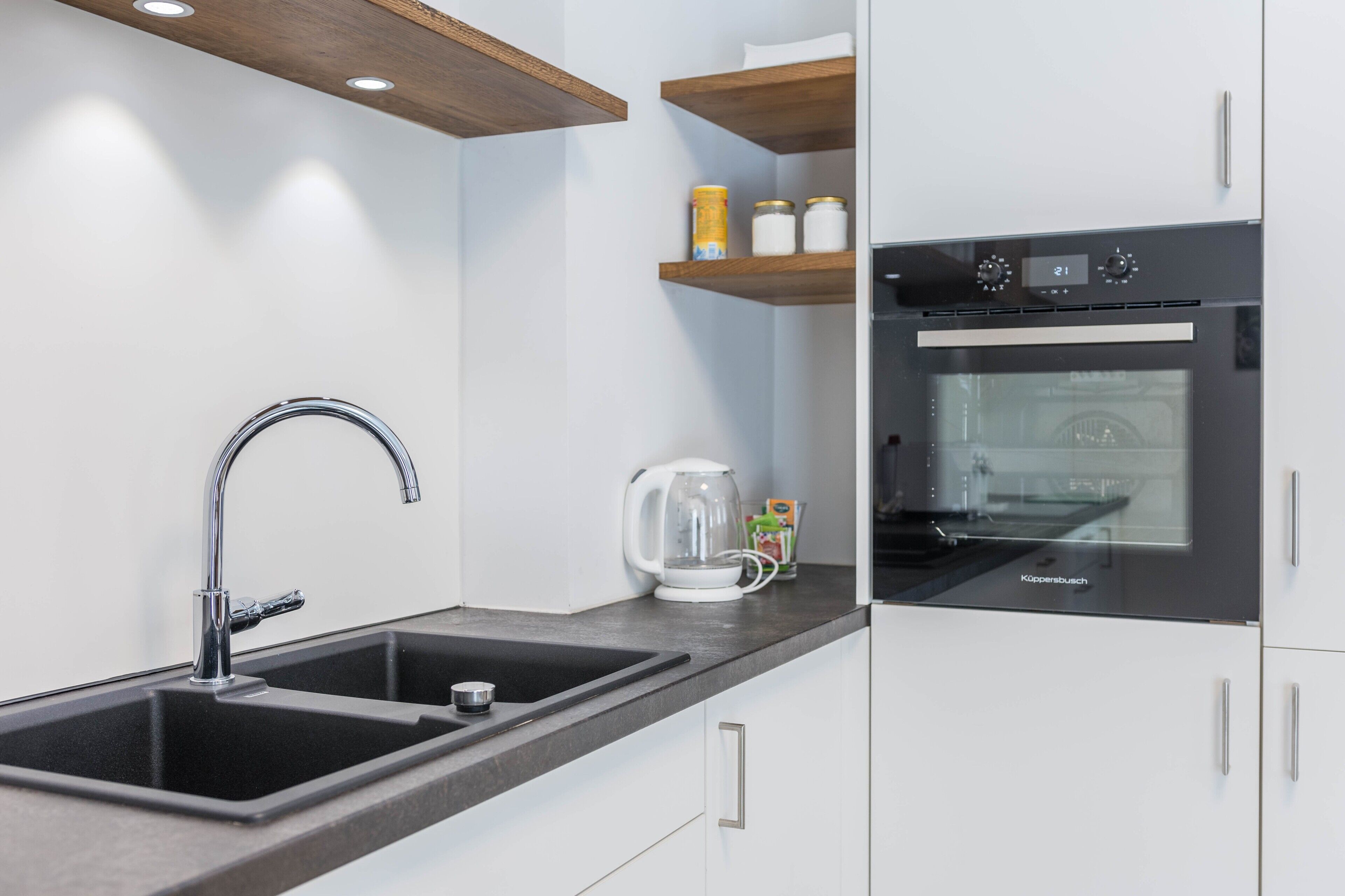 Kylskåp, ugn, spishäll och diskmaskin