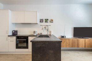 Kühlschrank, Ofen, Herdplatte, Geschirrspüler