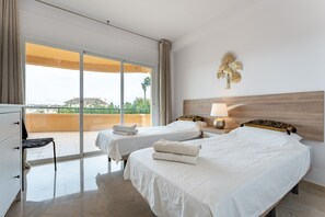 2 slaapkamers, een strijkplank/strijkijzer, gratis wifi, beddengoed