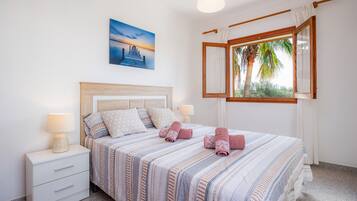 4 室のベッドルーム、アイロン / アイロン台、WiFi (無料)、ベッドシーツ