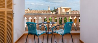 Holiday Home "Villa Marys" close to the Sea with Private Garden & Wi-Fi