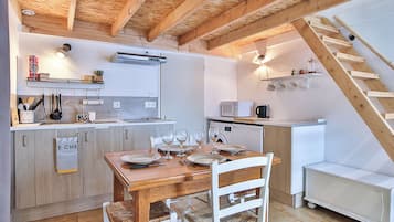 Fridge, microwave, stovetop, coffee/tea maker