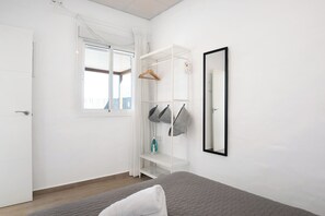 2 makuuhuonetta, silitysrauta/-lauta, ilmainen Wi-Fi, vuodevaatteet