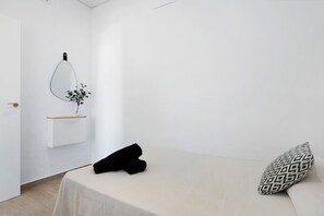 2 chambres, fer et planche à repasser, Wi-Fi gratuit, draps fournis