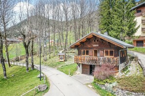 Exterior - Chalet 'Nid Zut' with Mountain View, Private Terrace and Wi-Fi (Châtel)
