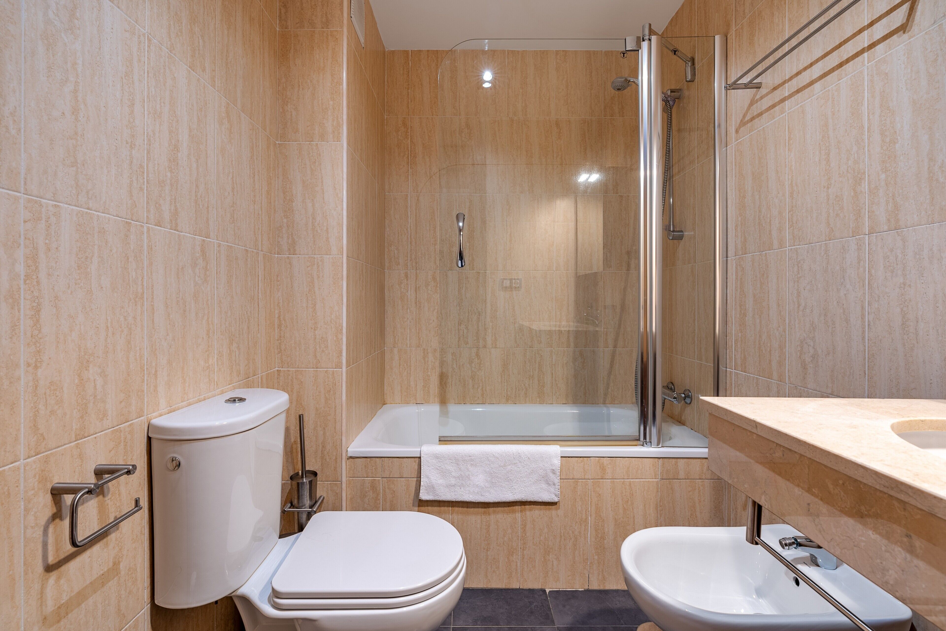 Douche, serviettes fournies