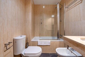 Douche, serviettes fournies