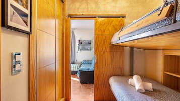 2 bedrooms, free WiFi, bed sheets