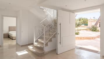 4 bedrooms, free WiFi, bed sheets