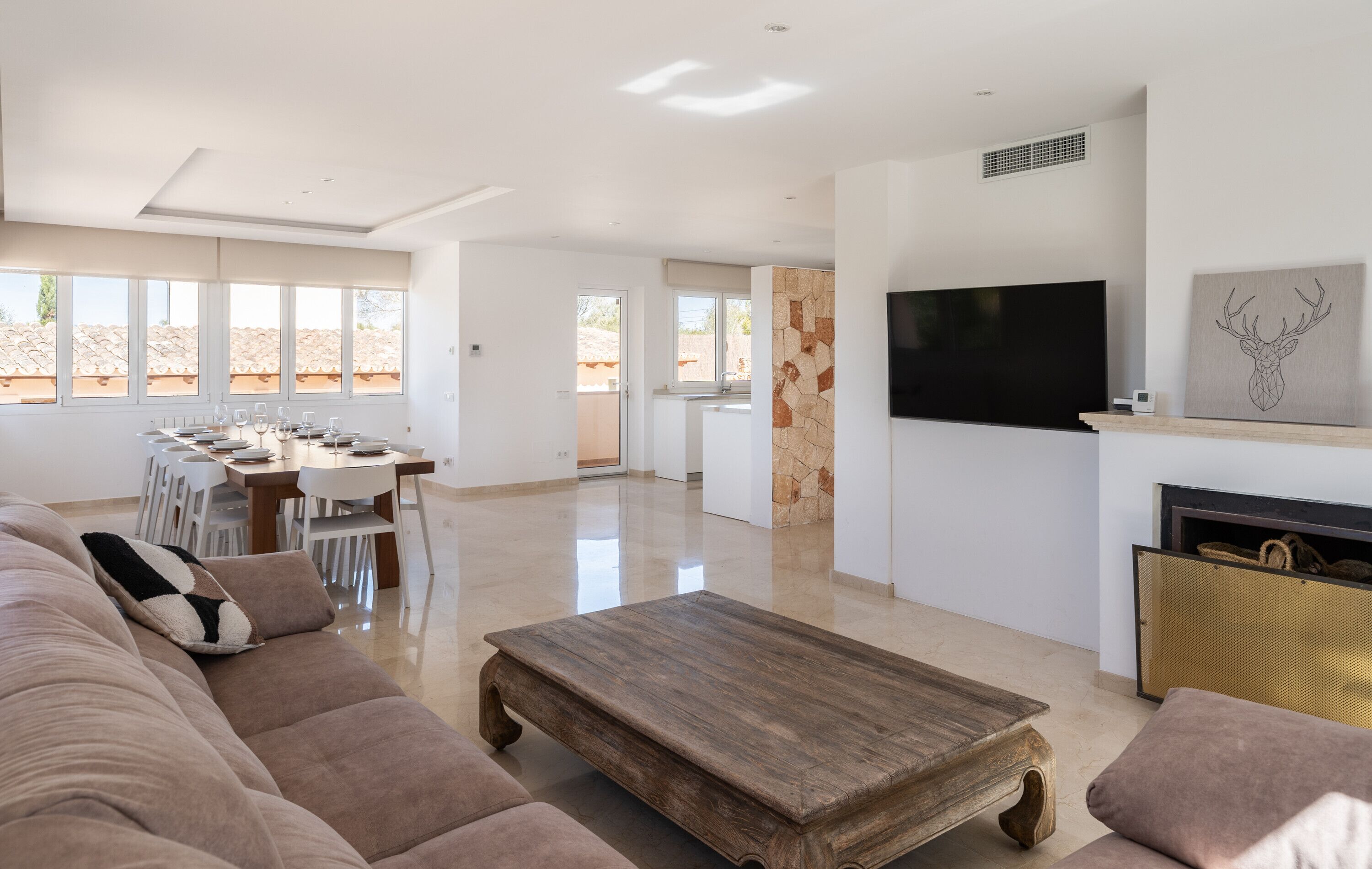 TV, fireplace, streaming services