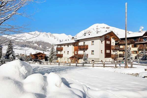 المنشأة من الخارج