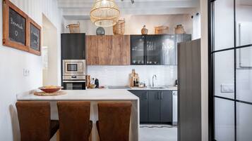 Refrigerador, microondas, horno, placa de cocina