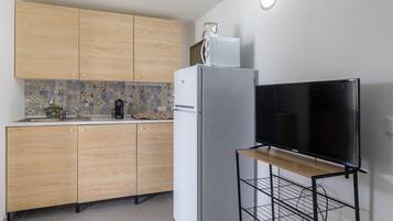 Frigorifero, microonde, piano cottura, macchina per tè/caffè