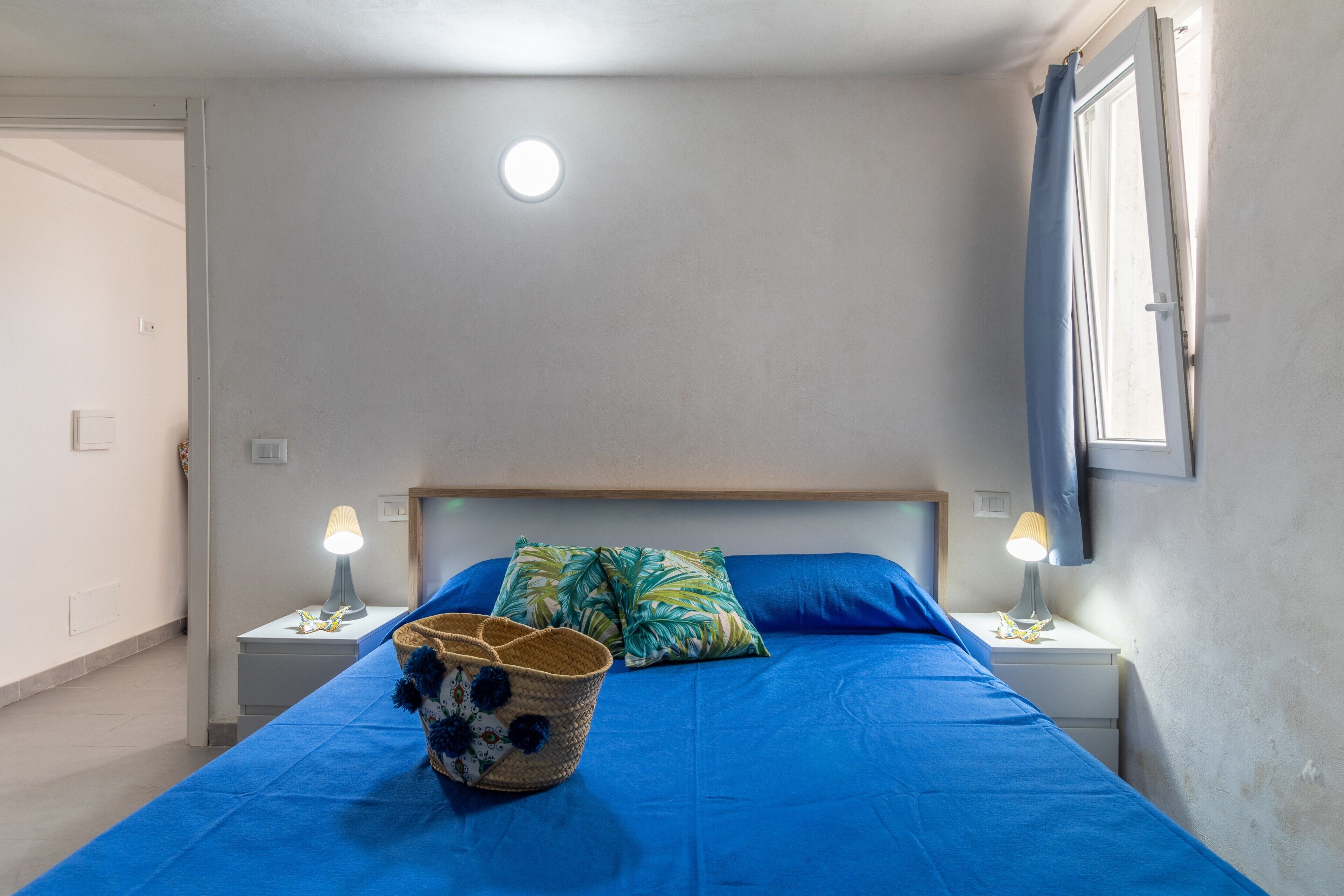 1 habitación, tabla de planchar con plancha, wifi gratis y ropa de cama 