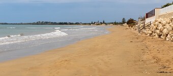Apartment 'Vela Bianca In Oasi Del Mare' with Sea View, Wi-Fi and Air Conditioning