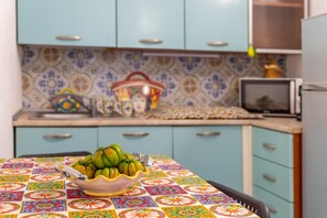 Dining - Apartment 'Vela Bianca In Oasi Del Mare' with Sea View, Wi-Fi and Air Conditioning (Granelli)