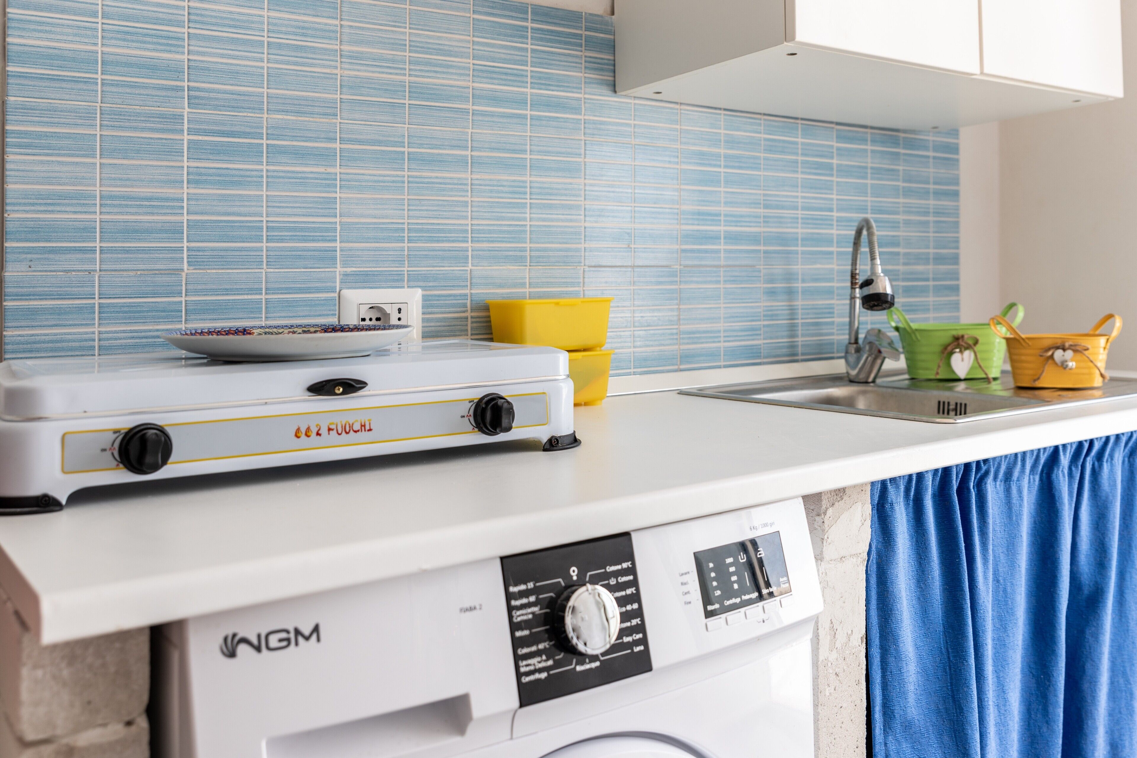 冷蔵庫、電子レンジ、コンロ、コーヒー / ティーメーカー