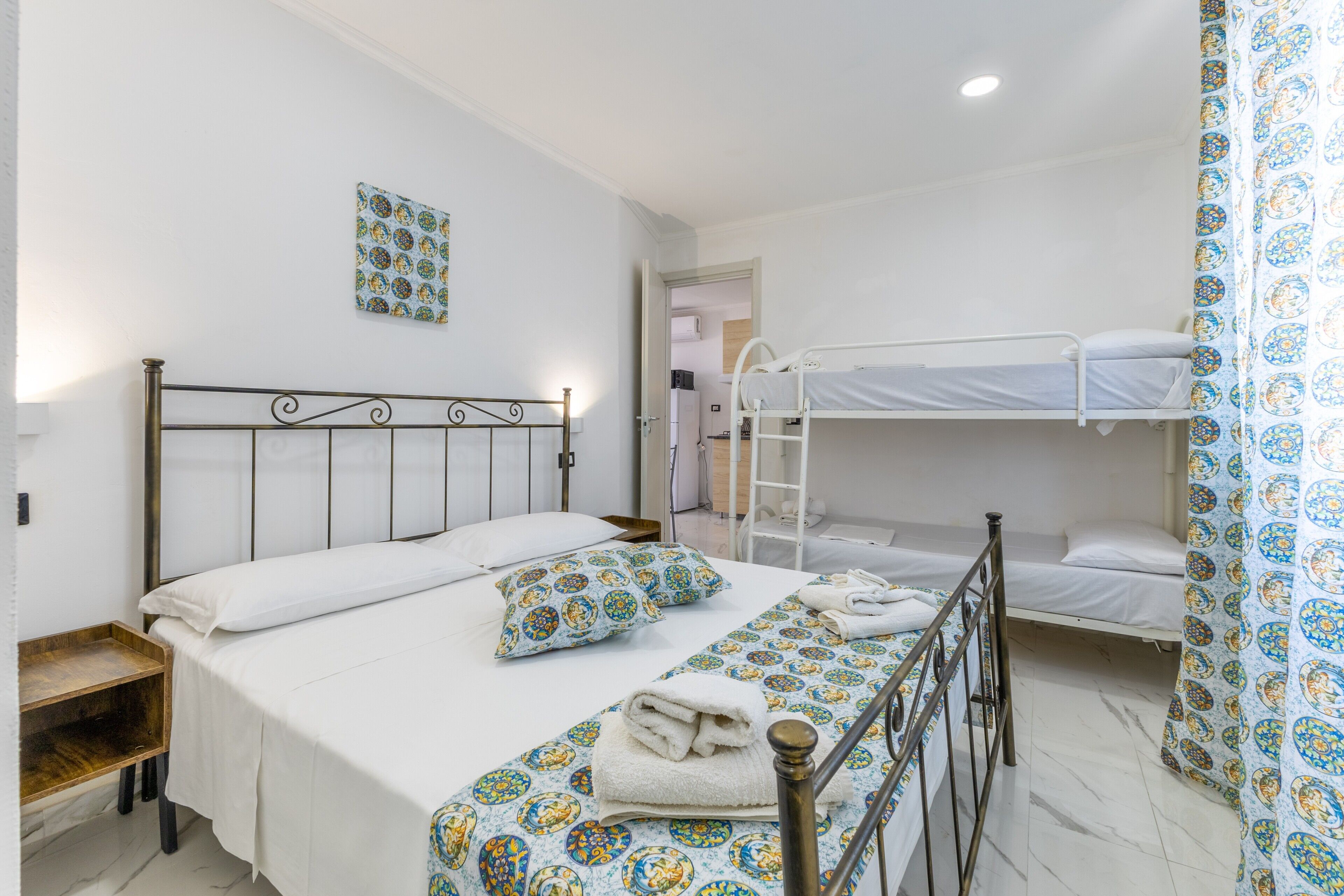 2 habitaciones, tabla de planchar con plancha y wifi gratis 