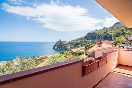 Property grounds. Holiday Home "Vista Mare" with Sea View, Private Terrace and Wi-Fi