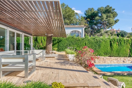 Pool. Villa 'Traviata ' with Sea View, Private Pool, Wi-Fi and Air Conditioning