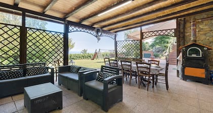 Villa 'Gloria Guest House' with Sea View, Wi-Fi and Air Conditioning