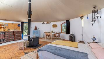 1 habitación y ropa de cama