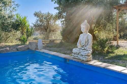 Yourte de vacances 'Eco Yurta Lanjarón' avec vue sur les montagnes et piscine partagée