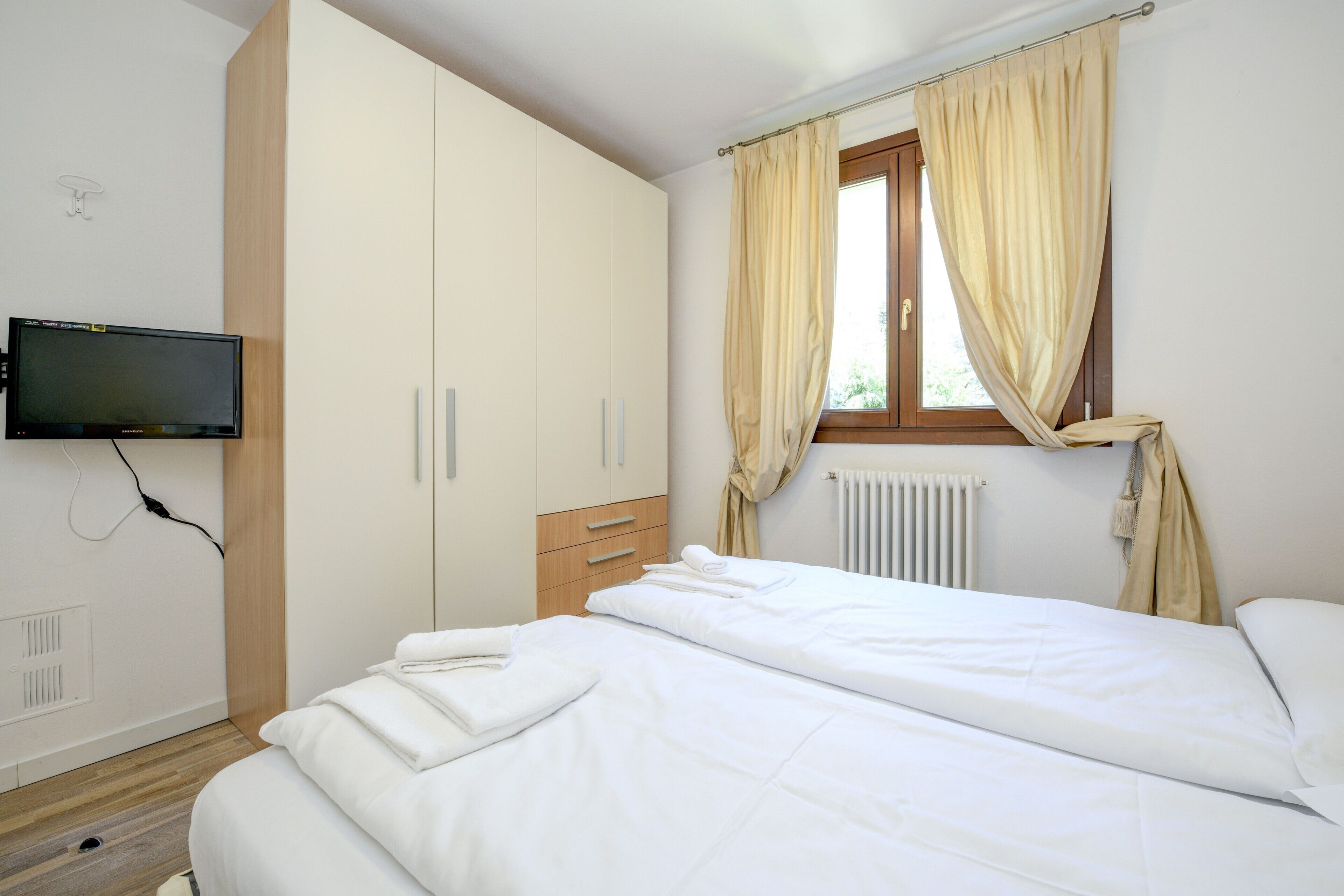 1 chambre, fer et planche à repasser, Wi-Fi gratuit, draps fournis