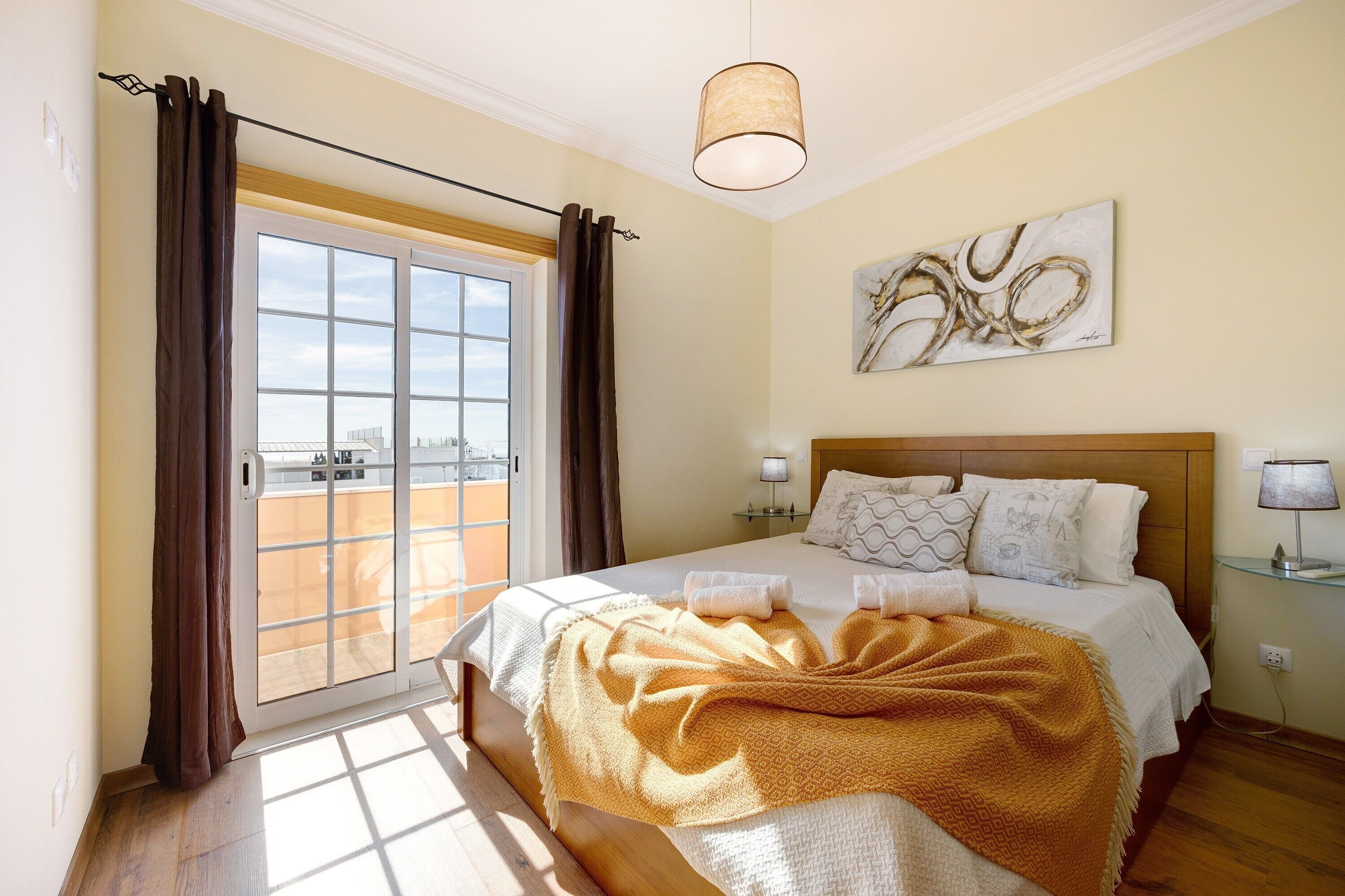 4 室のベッドルーム、アイロン / アイロン台、WiFi (無料)、ベッドシーツ