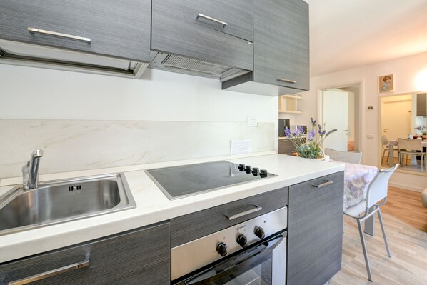 雪櫃、焗爐、爐具、電熱水壺