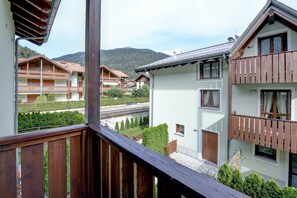 Property grounds - Apartment 'Rosa delle Dolomiti Bilocale2' with Mountain View and Wi-Fi (Carisolo)