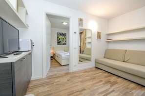 TV - Apartment 'Rosa delle Dolomiti Bilocale2' with Mountain View and Wi-Fi (Carisolo)