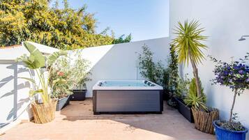Bathtub spa outdoor