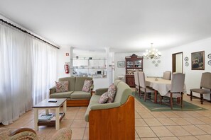 TV, fireplace - Holiday Home 'Moinho De Paradela' with Private Pool, Private Terrace and Wi-Fi (Paradela)