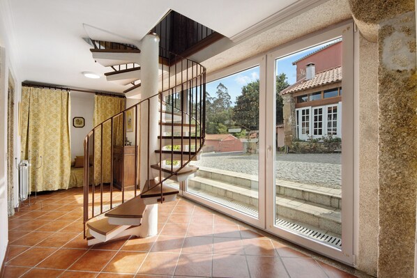 Interior - Holiday Home 'Casa De Barqueiros' with Private Pool, Private Terrace and Wi-Fi (Barqueiros)