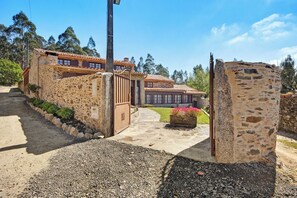 المنشأة من الخارج