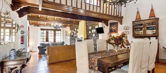 Casa de vacaciones 'Azenha Da Lagoa Negra' con vistas al lago, piscina privada y Wi-Fi