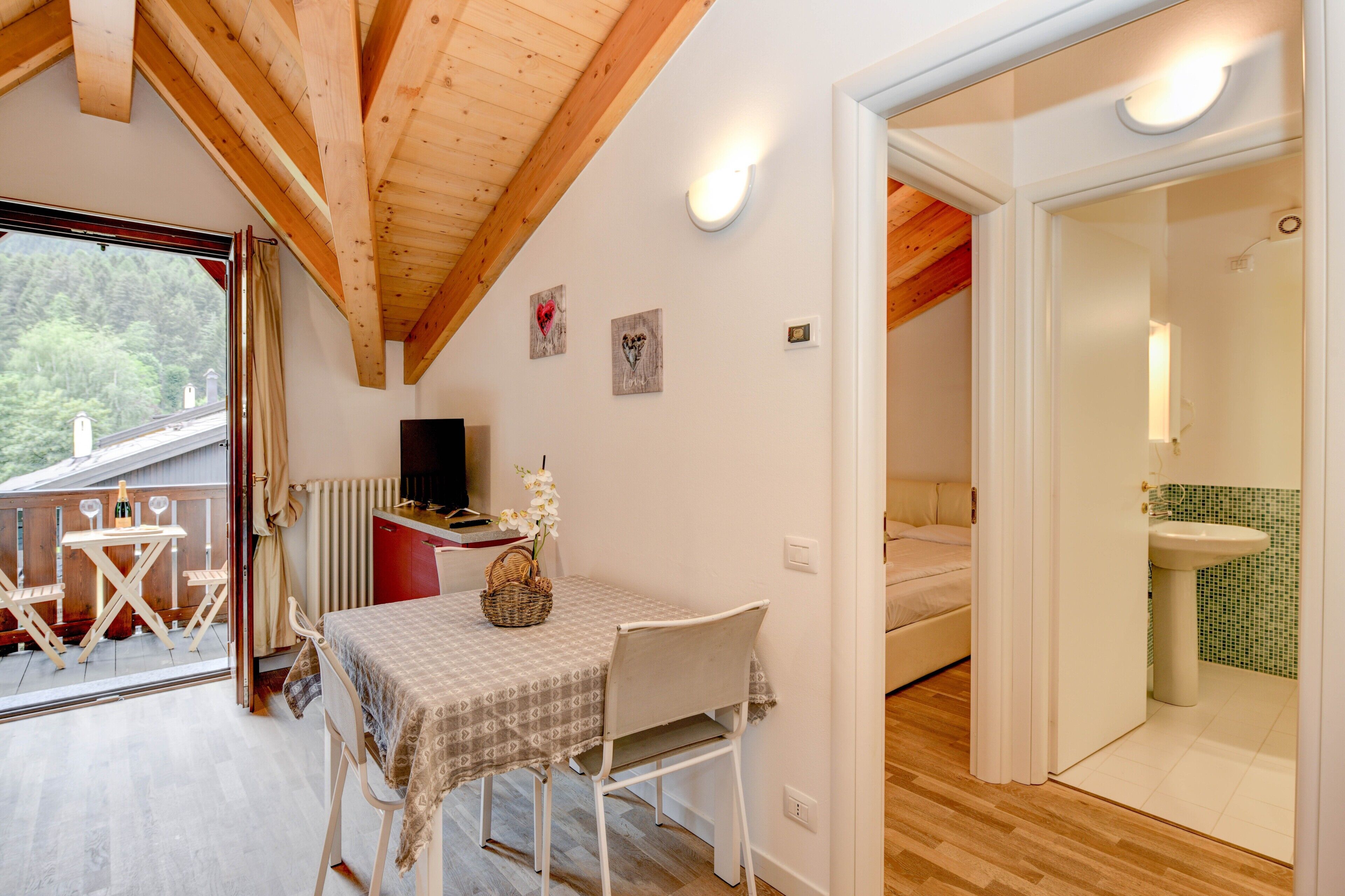 1 chambre, fer et planche à repasser, Wi-Fi gratuit, draps fournis