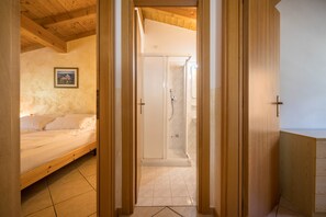 2 bedrooms, free WiFi, bed sheets - Farmhouse 'Agriturismo Val D' Egoi App 2' with Mountain View, Shared Garden and Wi-Fi (Tremosine)