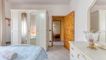 3 Schlafzimmer, Bügeleisen/Bügelbrett, Bettwäsche