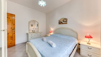 3 Schlafzimmer, Bügeleisen/Bügelbrett, Bettwäsche