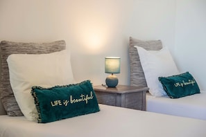 2 bedrooms, iron/ironing board, free WiFi, bed sheets - Holiday Apartment 'Palmeira House - Fernandes Cottage' with Shared Pool and Wi-Fi (Ponta Delgada)